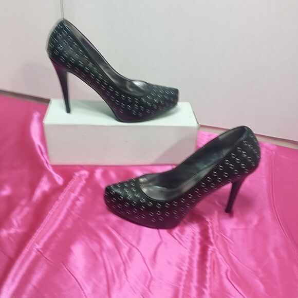 Colin Stuart Women Black Heels 8.5. Condition is Pre-owned.  - Picture 4 of 13